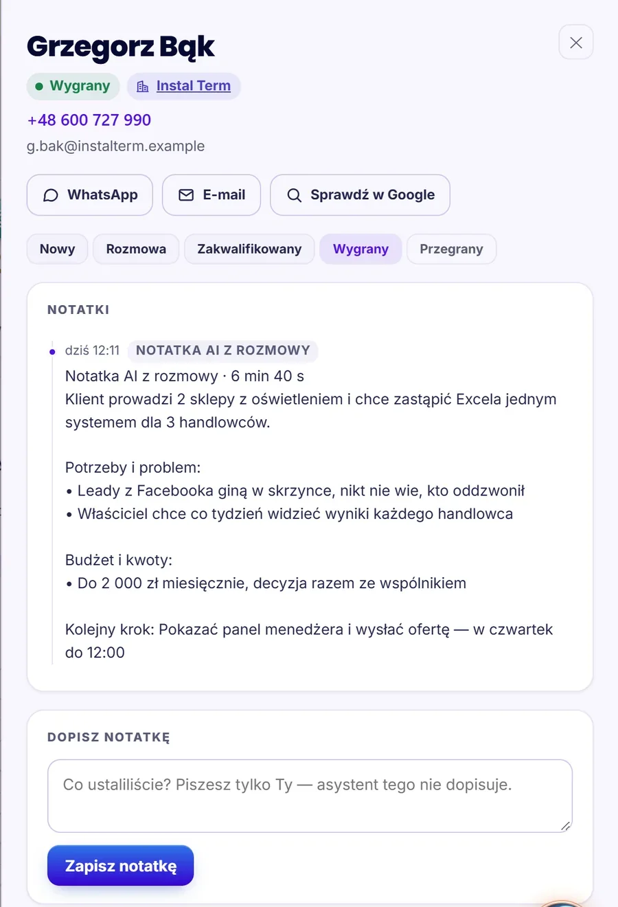 Karta klienta: notatka AI z rozmowy na samej górze, etap, kontakt i miejsce na własną notatkę
